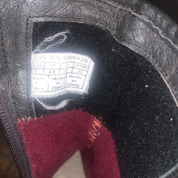 UGG short waterproof Boots - Picture 5 of 6